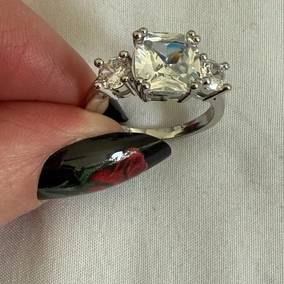 Elegant 925 Silver Women's Ring - Picture 2 of 11